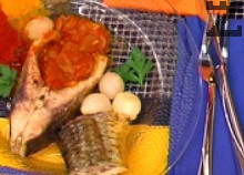 Шаран с доматен къри сос