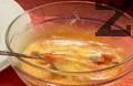 Овалваме морковите последователно в брашно, яйца и галета, в които предварително сме сложили сусам.