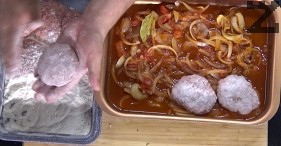 Cuando el agua hierve, se salan y se cuecen bajo una tapa durante 10 minutos o hasta que hierva el agua. 