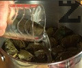 Заливаме ги с 220-440 мл вода, варим за около 40 мин., след което ги охлаждаме.