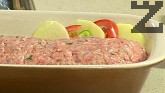 Наоколо подреждаме нарязани на тънки колелца картофи, чушки и домати. Посоляваме зеленчуците и поливаме с мазнина. Печем на 180 градуса за около час.