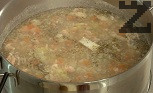 Оставяме супата да ври и към самия край прибавяме топеното сирене. Поръсваме с девисил и босилек.