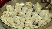 Заливаме с разбитите яйца и кисело мляко, печем до зачервяване в предварително загрята на 180 градуса фурна.