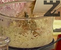 Слагаме и туршията, смиламе добре продуктите.