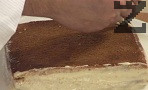 Отгоре от боровинковия сироп, поръсваме с какао.