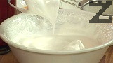 Бием, докато се получи пухкава смес.