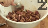 Мариноваме ги, оставяме да престоят за 10-15 мин.