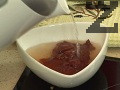 Размиваме доматеното пюре с малко гореща вода, поръсваме със захар, добавяме към останалите продукти. Поставяме в умерено затоплена фурна. Печем под капак в продължение на 45-60 мин., на 180 градуса.