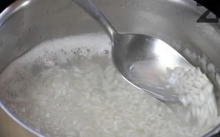 Primero se preparan las albóndigas : 