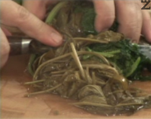 Cocinamos a fuego lento bajo una tapa, y al final vertemos un chorrito de zumo de limón. 