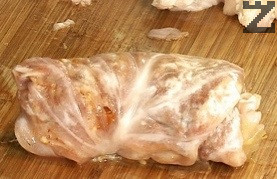Завиват се стегнати рулца. 