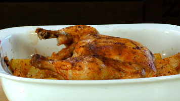  Vuelve a colocar el pollo en el horno y hornéalo durante otros 20-25 minutos a la misma temperatura.